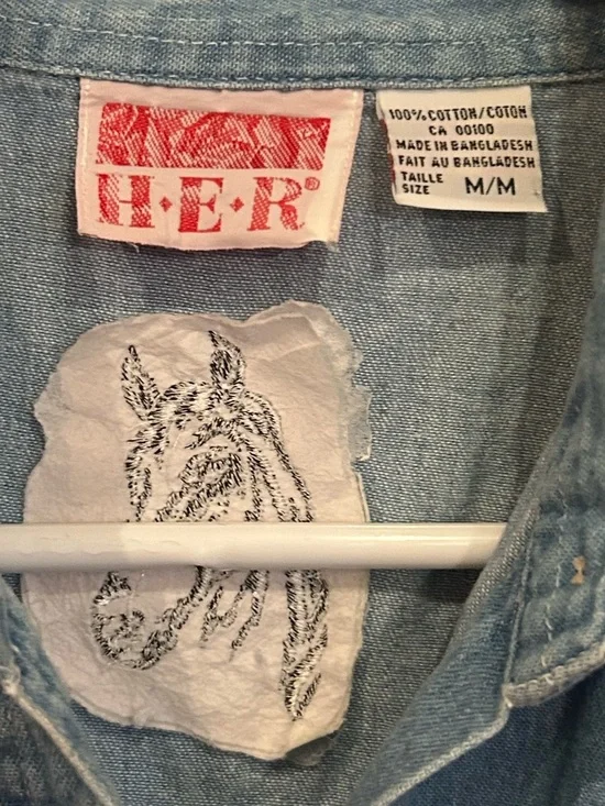 Vintage Denim Shirt with Horse Embroidery – Western Style – Size Medium - Picture 8 of 10